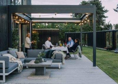 Pergola bioclimatique attenante à la maison B300
